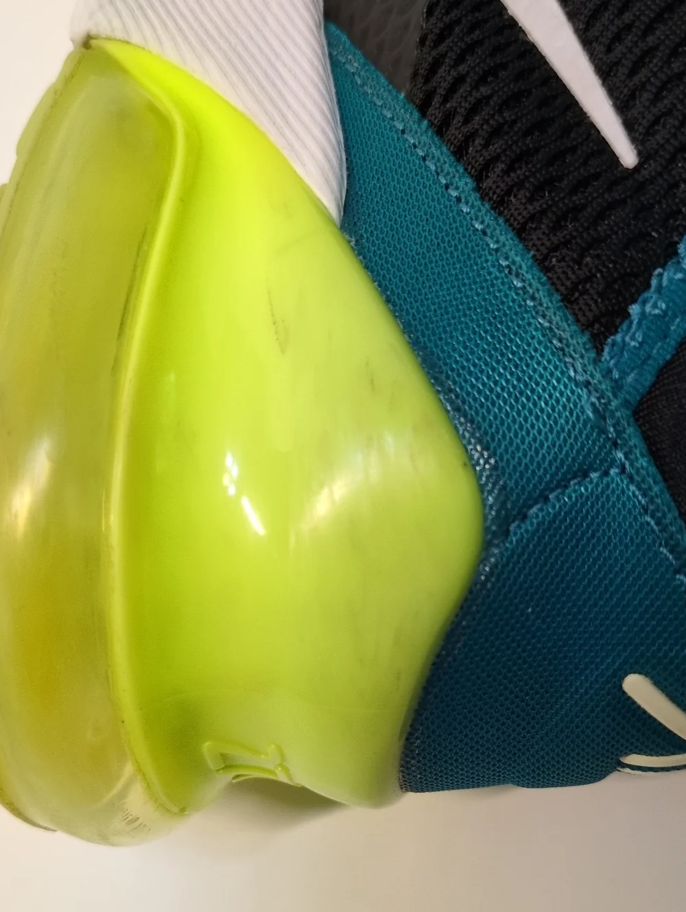 ​Nike Air Max 270 Black Teal Volt Green Kids Youth Sneakers Size 3Y AO2372-026